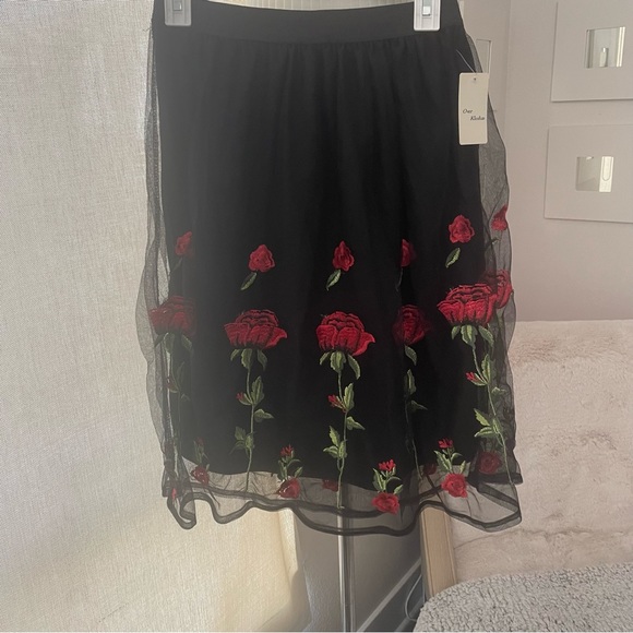 Over Kleshas Beautiful Floral Tulle Overlay Skirt - Picture 5 of 15